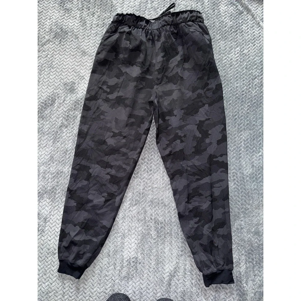 Lululemon‎ Women's Stretch HR Jogger Color Black Camouflage Size 10